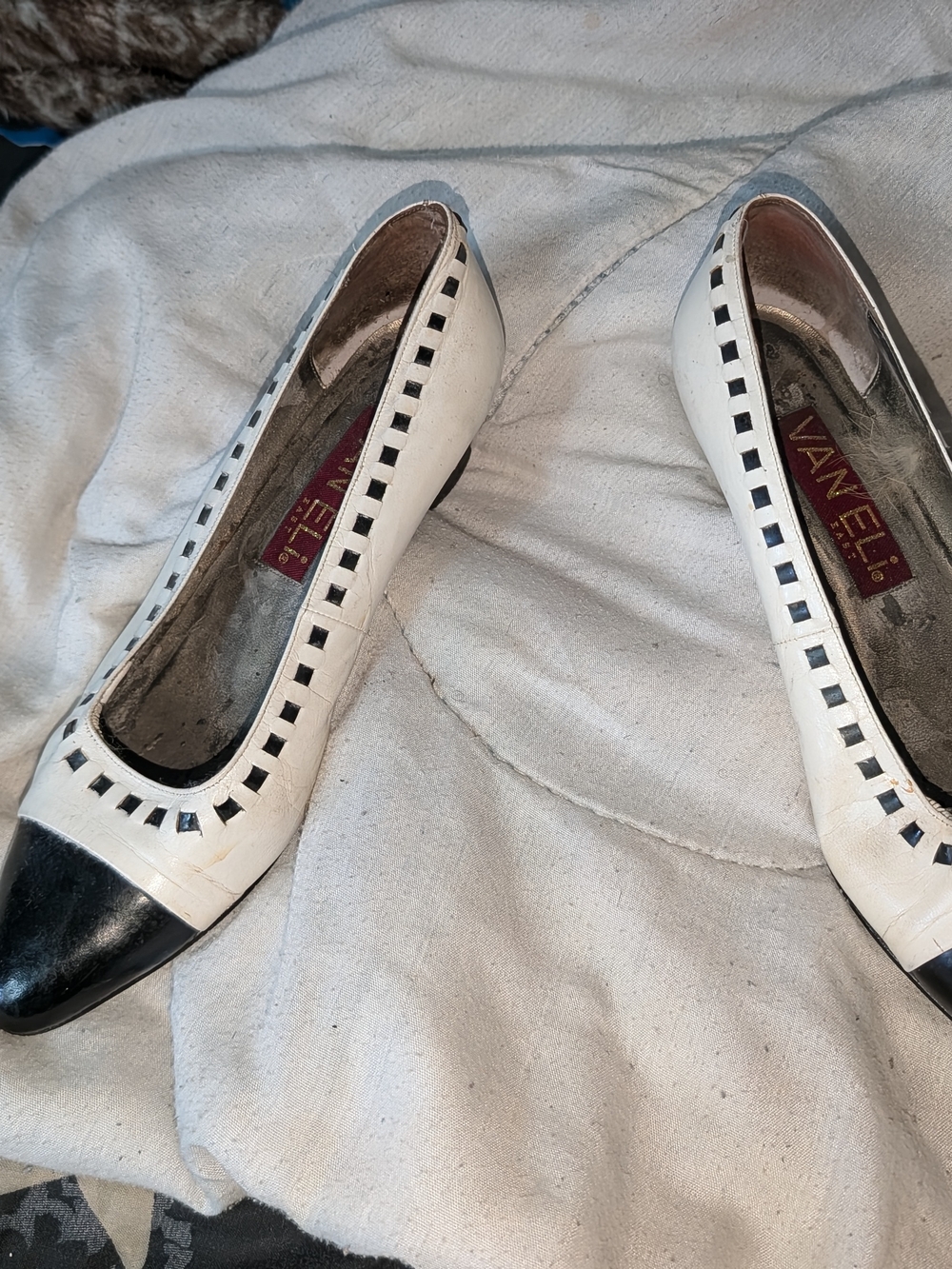 Van Eli White Leather Spectator Pumps